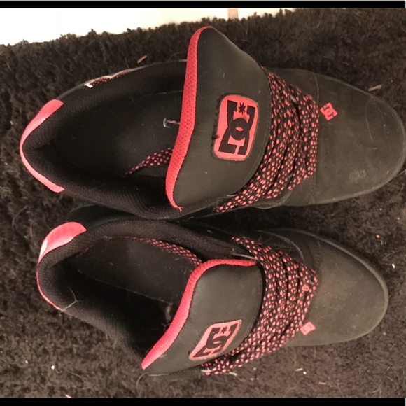 womens pink and black dc shoes